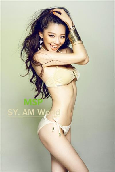 Sheng Xin Ran in a bikini