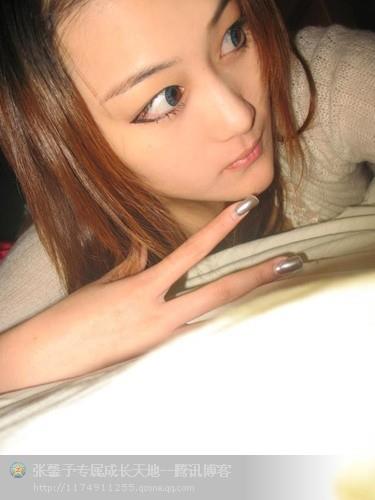 Vivian Zhang Xinyu taking a selfie