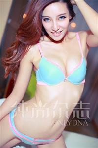 Xu Qian Er in lingerie