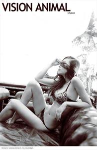 Xu Qian Er in lingerie