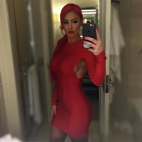 Natalie Eva Marie taking a selfie