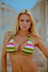 Cassandra Lynn Bikini Pictures Cassandra Lynn in a bikini