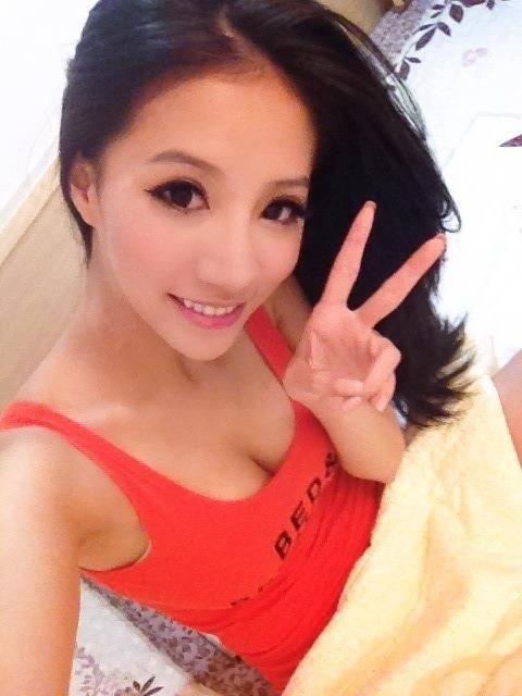 Lin Cai Ti taking a selfie