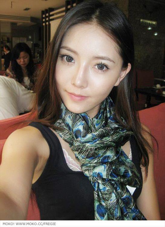 Miranda Zhao Yu Fei taking a selfie