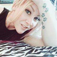 Amanda Michelle Folstad Ptak taking a selfie