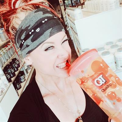 Amanda Michelle Folstad Ptak taking a selfie