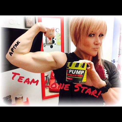 Amanda Michelle Folstad Ptak taking a selfie