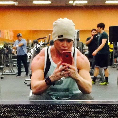 Amanda Michelle Folstad Ptak taking a selfie