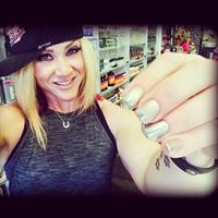 Amanda Michelle Folstad Ptak taking a selfie