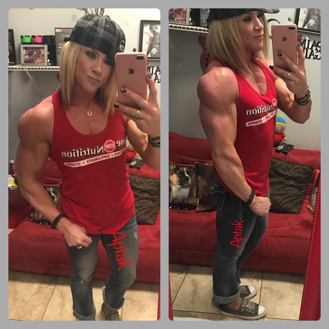 Amanda Michelle Folstad Ptak taking a selfie