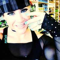 Amanda Michelle Folstad Ptak taking a selfie