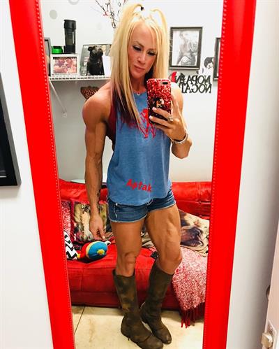 Amanda Michelle Folstad Ptak taking a selfie