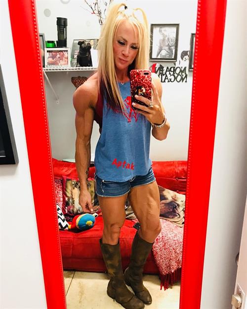 Amanda Michelle Folstad Ptak taking a selfie