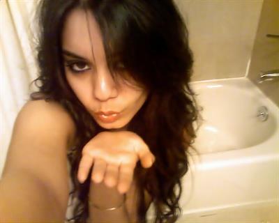 Vanessa Hudgens taking a selfie