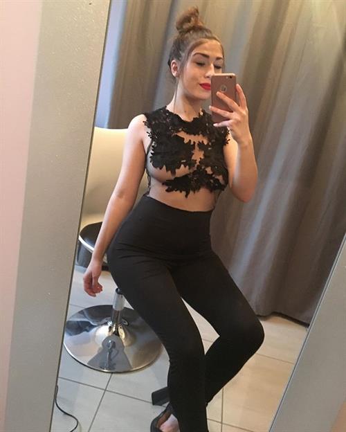 Lindy taking a selfie