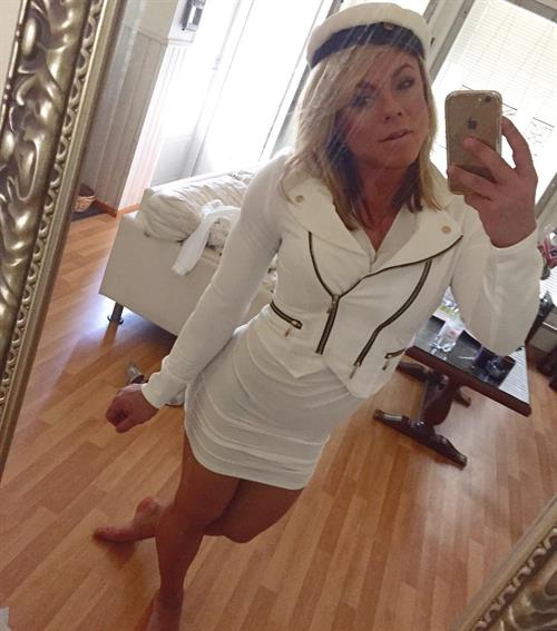 Minna Pajulahti taking a selfie