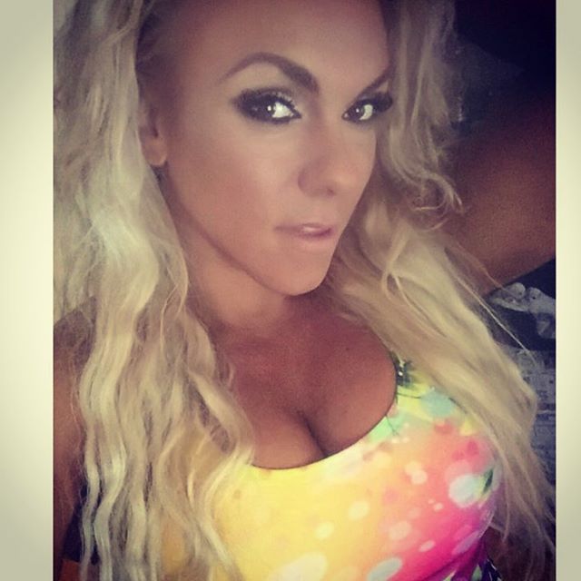 Minna Pajulahti taking a selfie