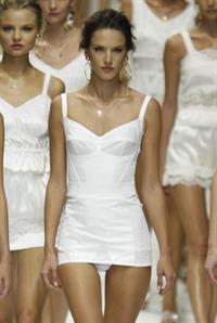 Alessandra Ambrosio Dolce Gabbana 