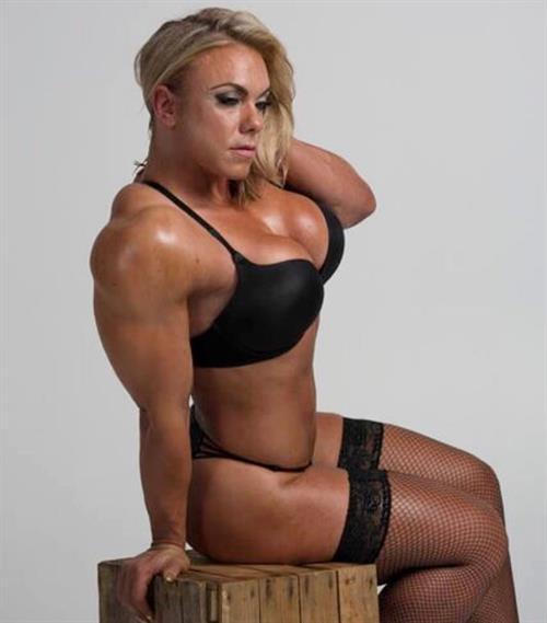 Minna Pajulahti in lingerie