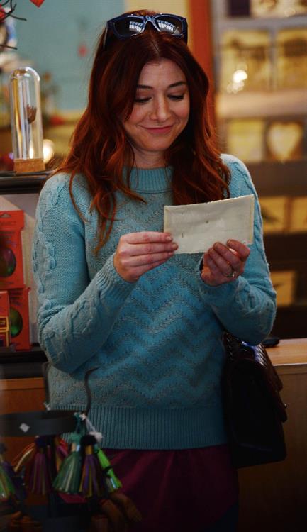 Alyson Hannigan Picks out some gifts at New Stone Age in Los Angeles (January 29, 2014) 
