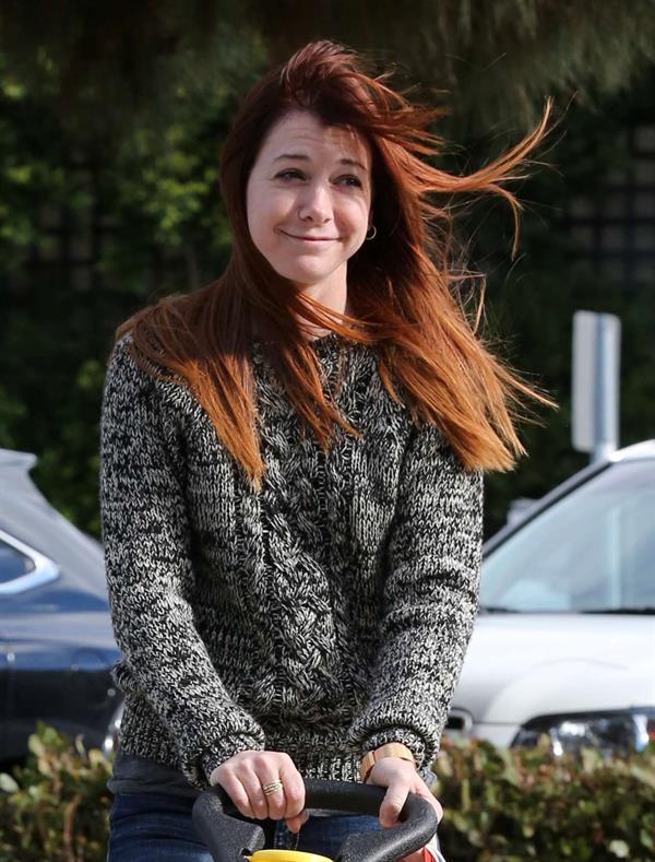 Alyson Hannigan Hangs out with her daughter in Los Angeles (November 22, 2013) 