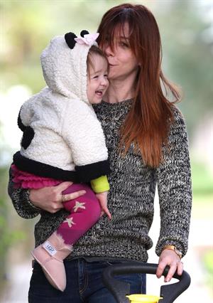 Alyson Hannigan Hangs out with her daughter in Los Angeles (November 22, 2013) 