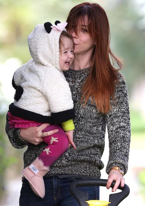 Alyson Hannigan Hangs out with her daughter in Los Angeles (November 22, 2013) 