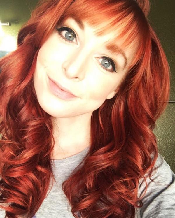 Lisa Foiles taking a selfie