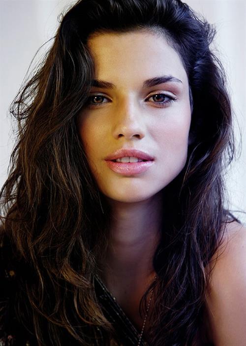 Nicole Harrison taking a selfie