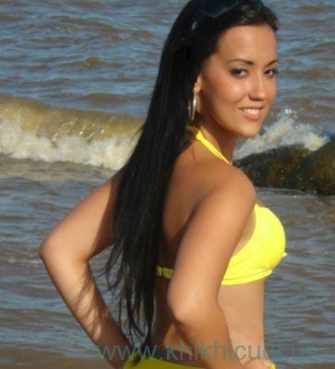 Desiré Falcão in a bikini