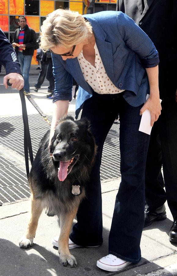 Jane Lynch in New York City (May 21, 2013) 