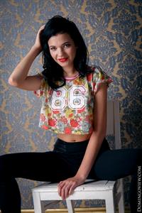 Sexy babe Serena Lewis