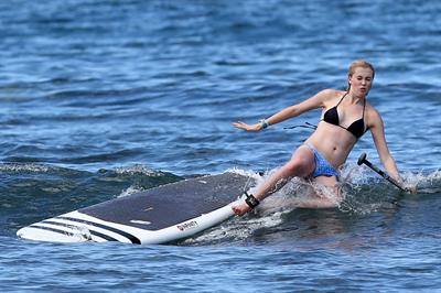Ireland Baldwin goes paddle-boarding in Hawaii with her boyfriend Slater Trout May 26, 2013 