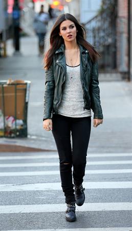 Victoria Justice – “Eye Candy” set in New York 11/13/13  