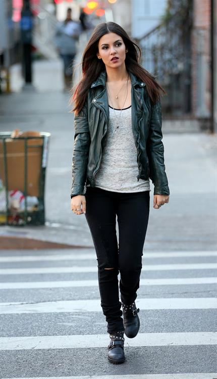 Victoria Justice – “Eye Candy” set in New York 11/13/13  