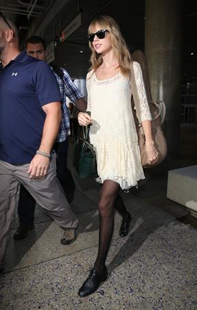Taylor Swift – LAX arrival 10/22/13  