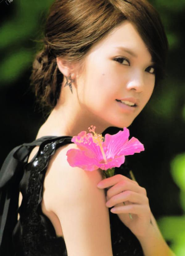 Rainie Yang