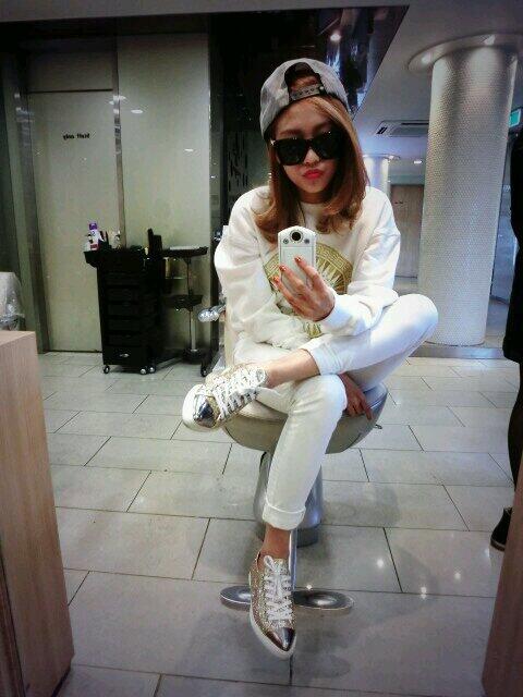 Wang Feifei taking a selfie