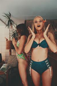 Dioni Tabbers in a bikini