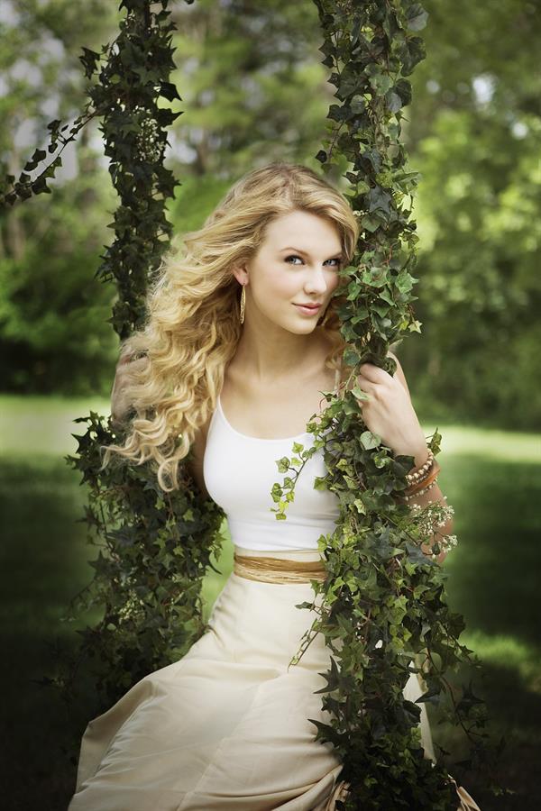 Taylor Swift - 2008 Tony Baker shoot for Country Weekly  