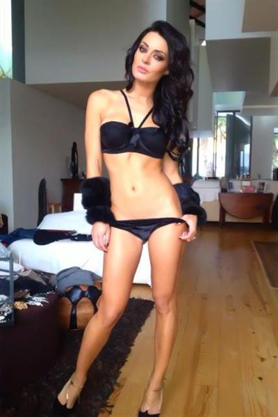 Diana Monteiro in lingerie