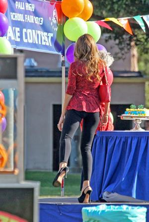 Sofia Vergara – “Modern Family” set candids, LA 10/17/13  