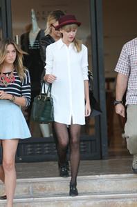 Taylor Swift – Barneys New York in Beverly Hills 9/29/13  