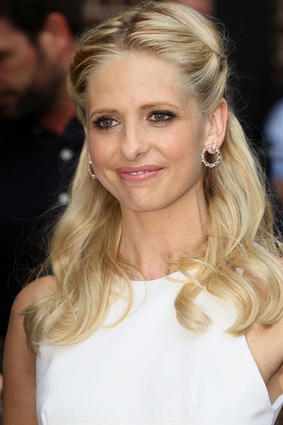 Sarah Michelle Gellar Visits  Late Show With David Letterman  - New York, Oct. 1, 2013 