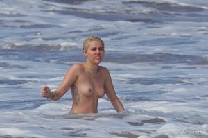 Miley Cyrus Topless In Maui