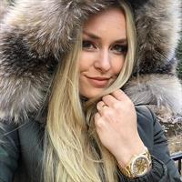 Lindsey Vonn taking a selfie