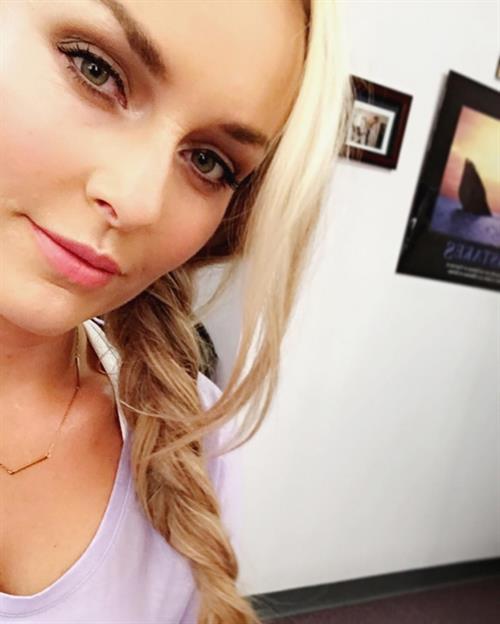 Lindsey Vonn taking a selfie