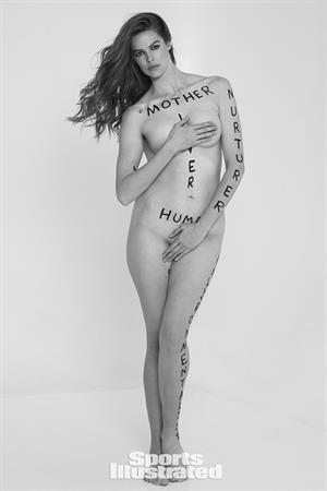 Robyn Lawley in Sports Illustrated 2018