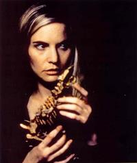 Jennifer Jason Leigh