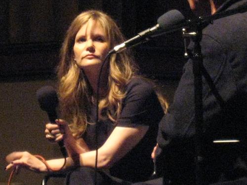 Jennifer Jason Leigh